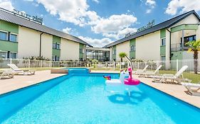 Hôtel Ibis Styles Bourges - Piscine extérieure chauffée - Restaurants à proximité
